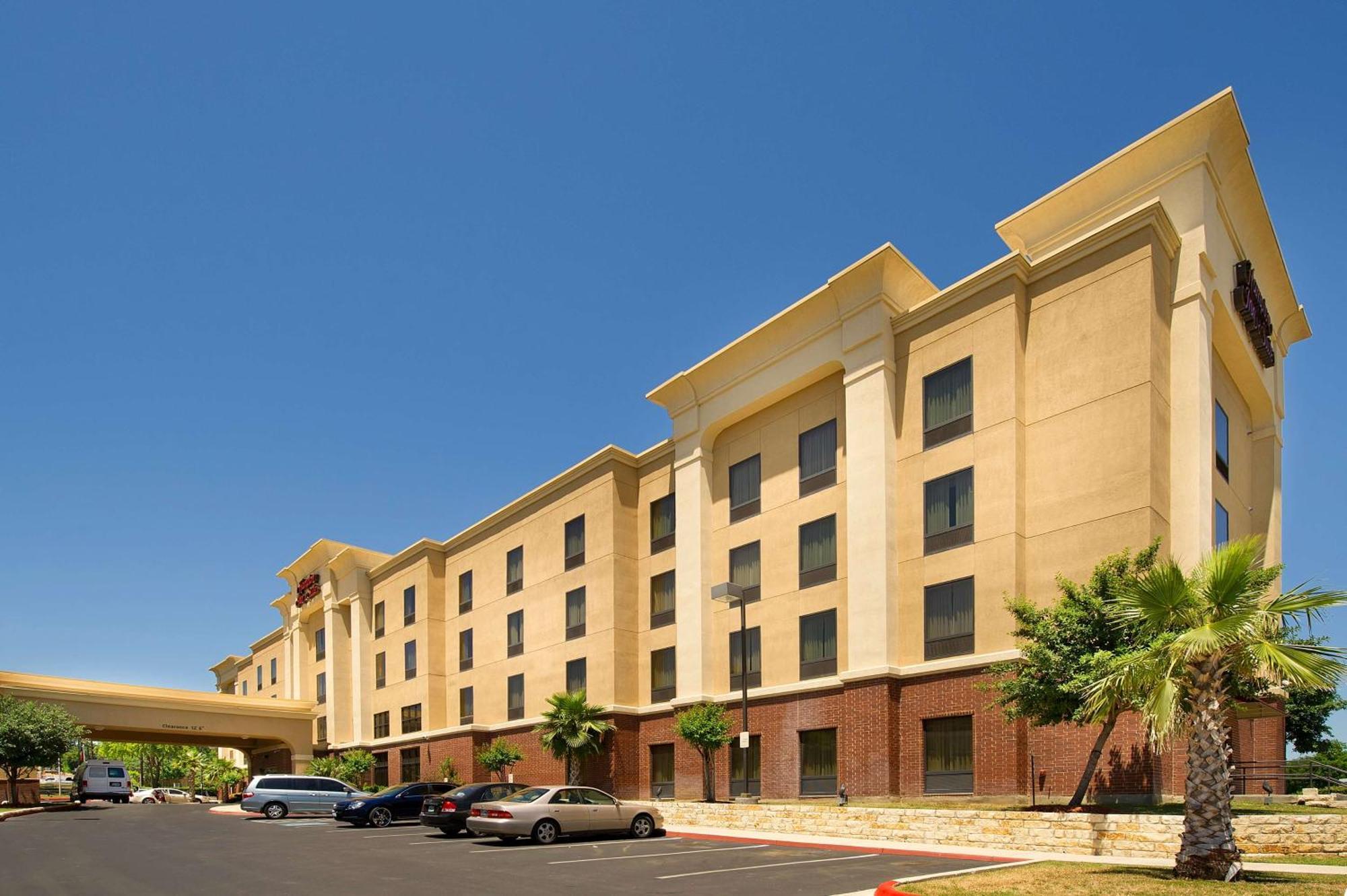 Hampton Inn And Suites San Antonio Airport מראה חיצוני תמונה